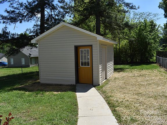 3rd image of 203 W Lee Ave
