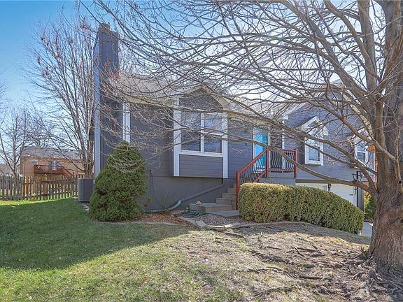 3rd image of 1229 NE Applewood St