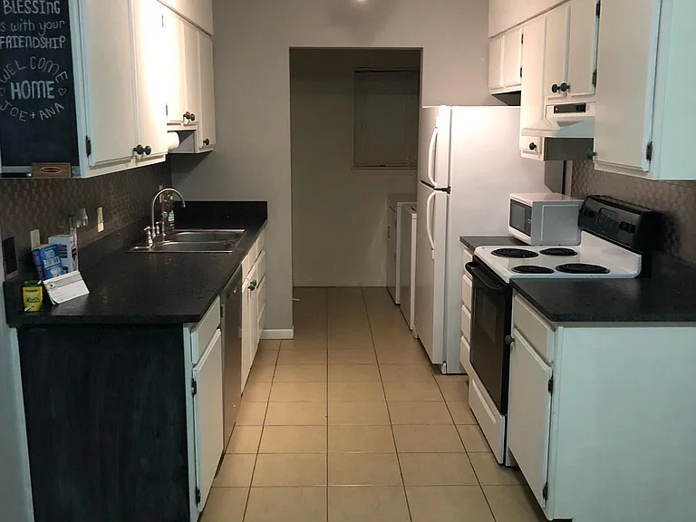 824 Shadow Ln — Photo 2