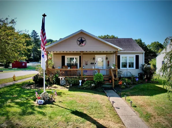 1555 Hay Ave, Coshocton, OH 43812