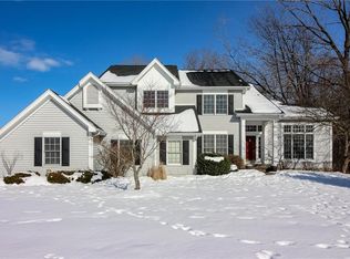 1 Saybrooke Dr, Penfield, NY 14526