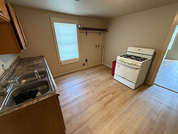 4th image of 415 E Velma Ave