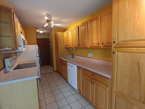 3rd image of 5700 Hillcrest Ln APT Pj