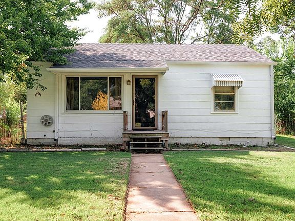 3rd image of 1208 Gypsum Ave