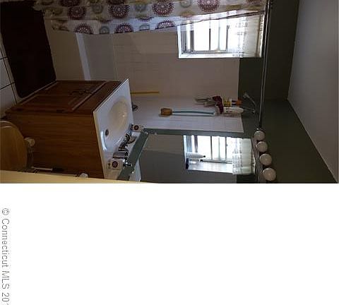 5th image of 16 Robbins Ln APT D