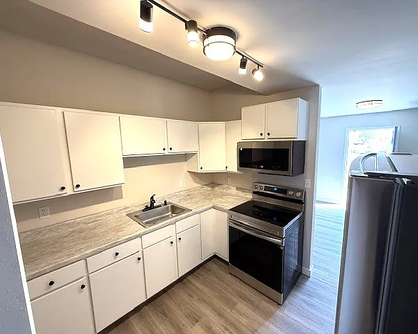 525 W 8th St #1 — Photo 5