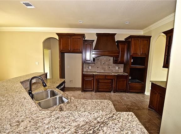 5th image of 1010 Lady Amber Ct