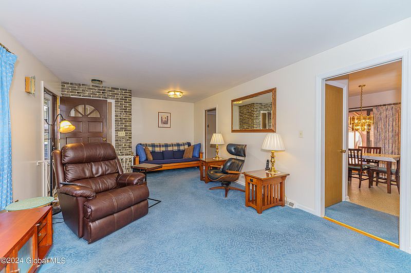 5th image of 32 Tryon Court