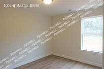 4th image of 1006B Martin Dr
