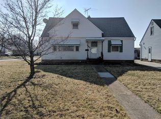860 E 305th St, Willowick, OH 44095