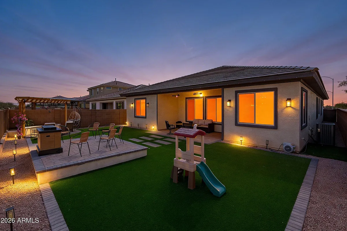 Building Photo - 10812 E Tesla Ave