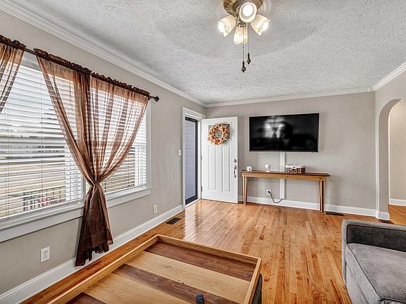 5th image of 236 Cardinal Ln