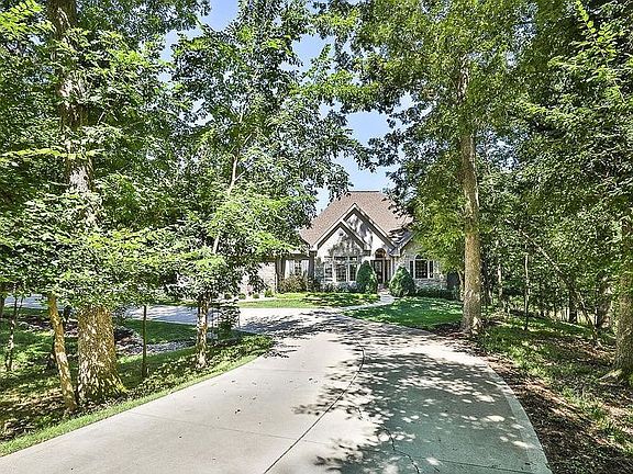 3rd image of 1121 Lake Charrette Dr