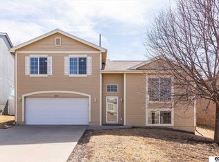 18823 P St, Omaha, NE 68135