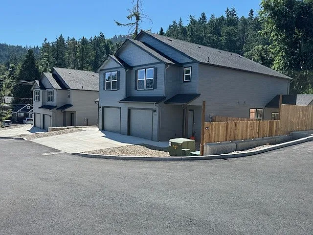 3 bed, 2.5 bath, 1545 sqft, $2,500 — Photo 2