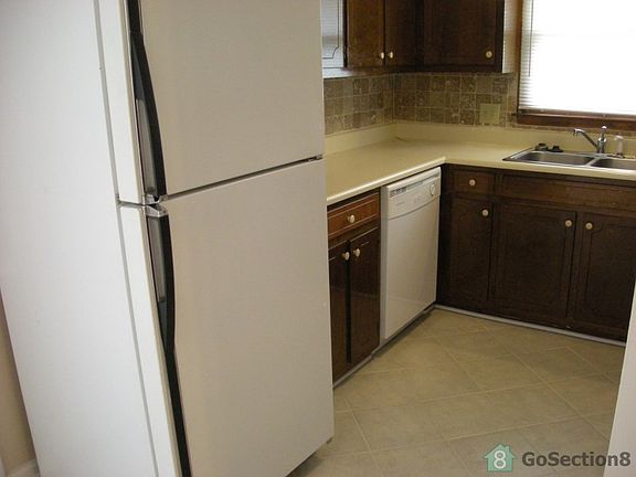 3rd image of 4440 Bonnell Dr NW APT A