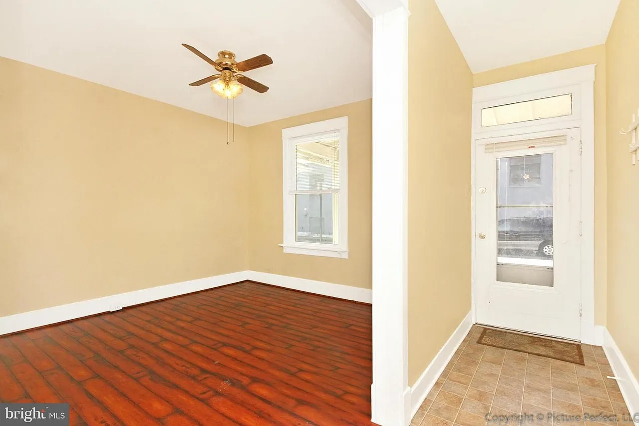 4 bed, 1.5 bath, 1500 sqft, $1,700 — Photo 3