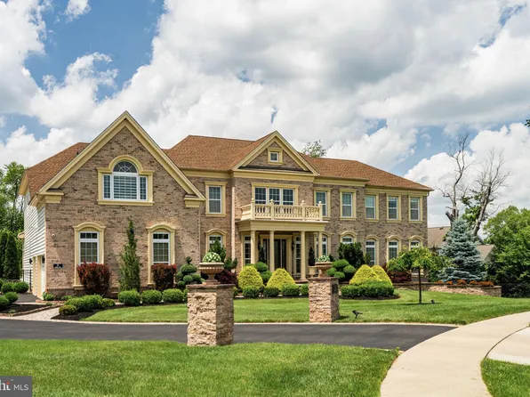 26 Oxford Dr, Ivyland, PA 18974