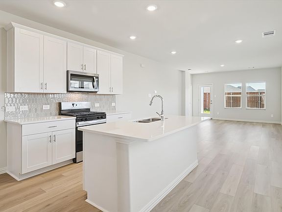 4th image of 4127 Lavon Dr