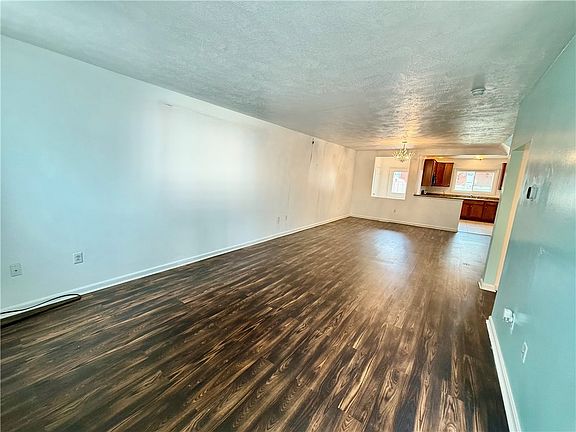 3rd image of 1352 Federal St