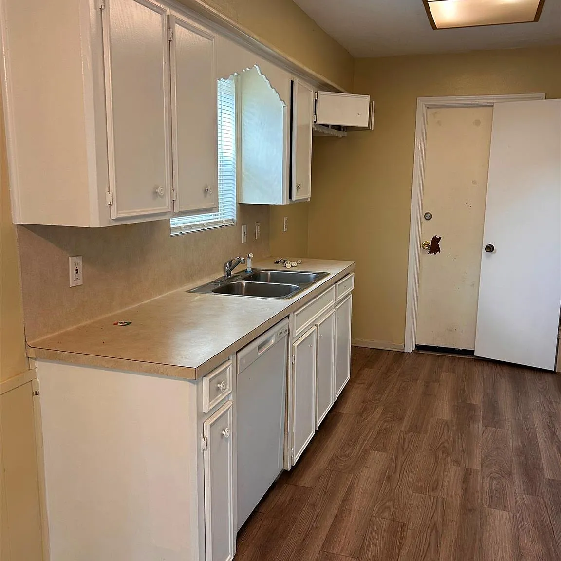 3 bed, 2.0 bath, 1495 sqft, $1,850 — Photo 3