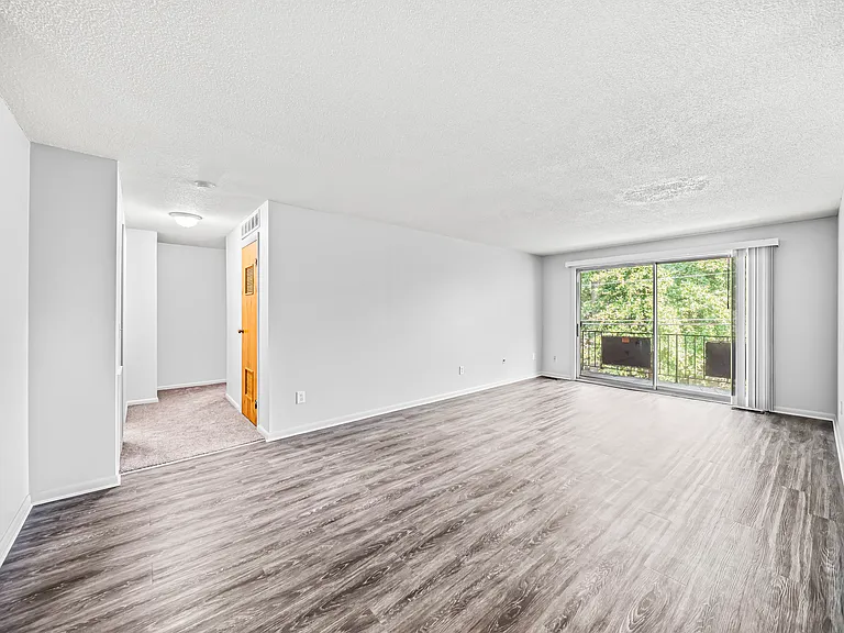 Heatherstone Apartments — Photo 41