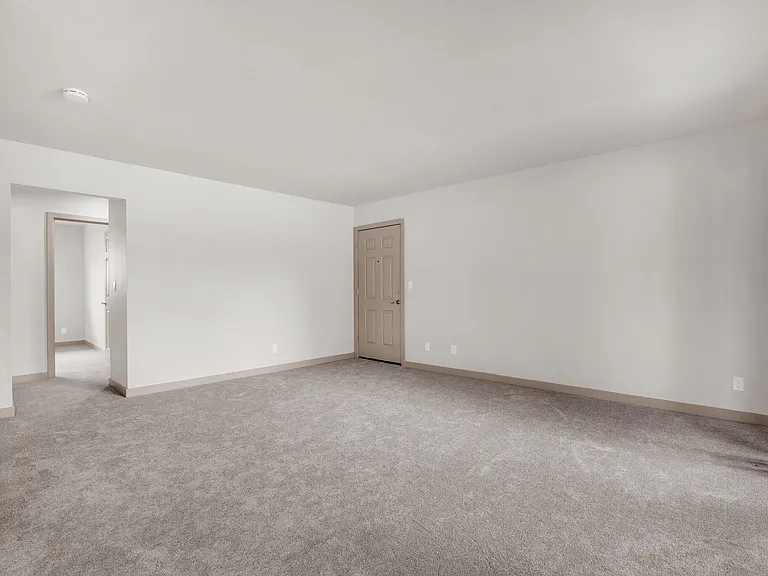 River Walk Apartments — Photo 16