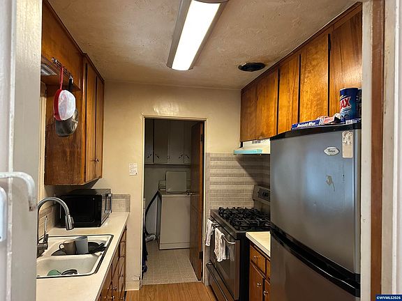 3rd image of 641 Bryan St