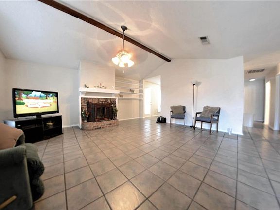 4th image of 1121 Stone Creek Dr