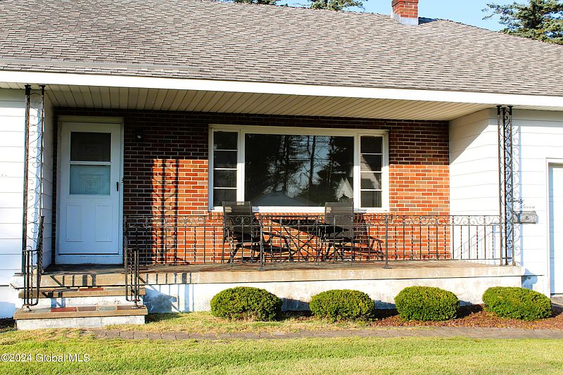 4th image of 47 Tremont Avenue