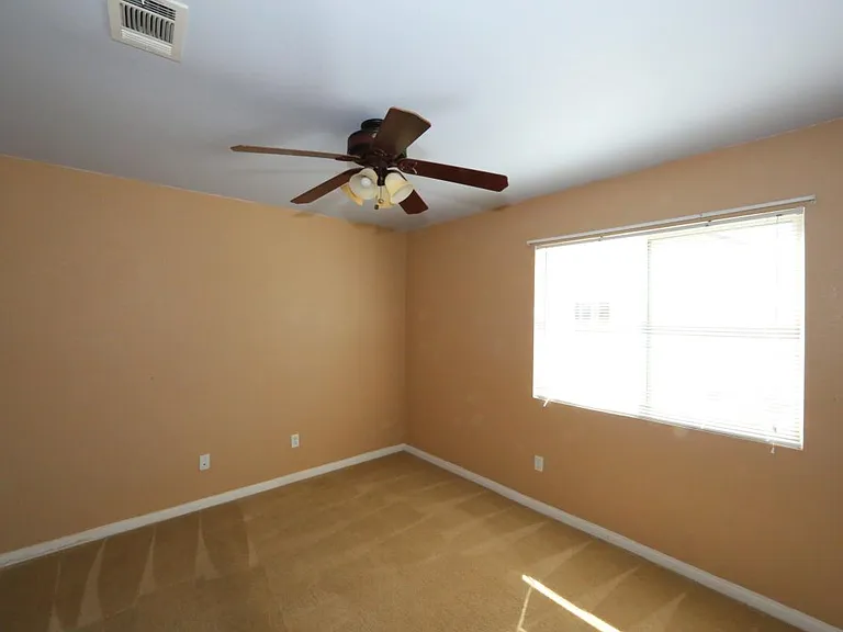 1548 Phoenix Dr — Photo 12
