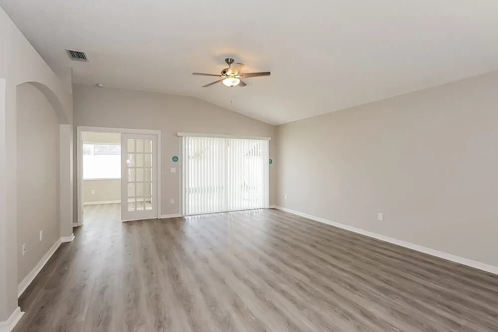3 bed, 2.0 bath, 2041 sqft, $4,090 — Photo 2