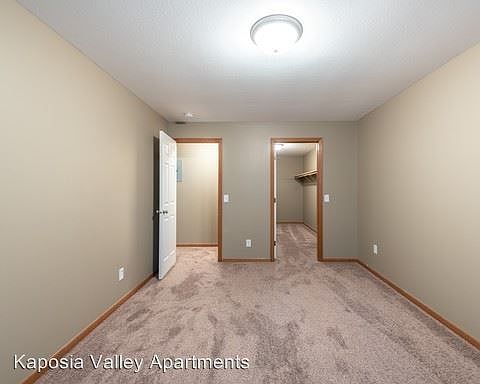 2nd image of 1905 Parkwood Dr APT 411