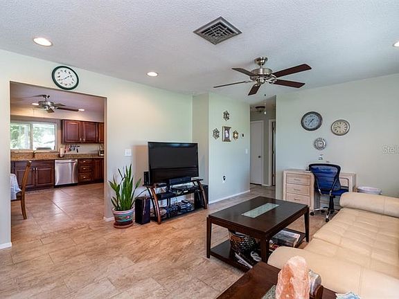 5th image of 824 W Baffin Dr