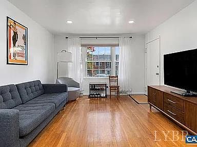 2nd image of 114 Hessian Hills Rdg APT 1