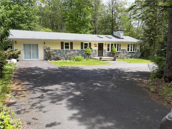 215 Larch Oval, Tobyhanna, PA 18466