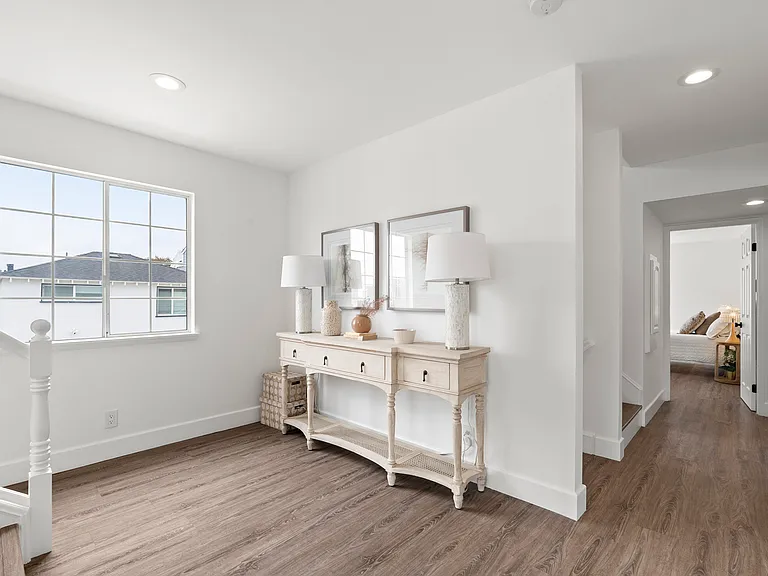 709 W Balboa Blvd — Photo 21