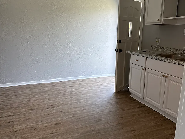 1502 Thompson Pl #B — Photo 18