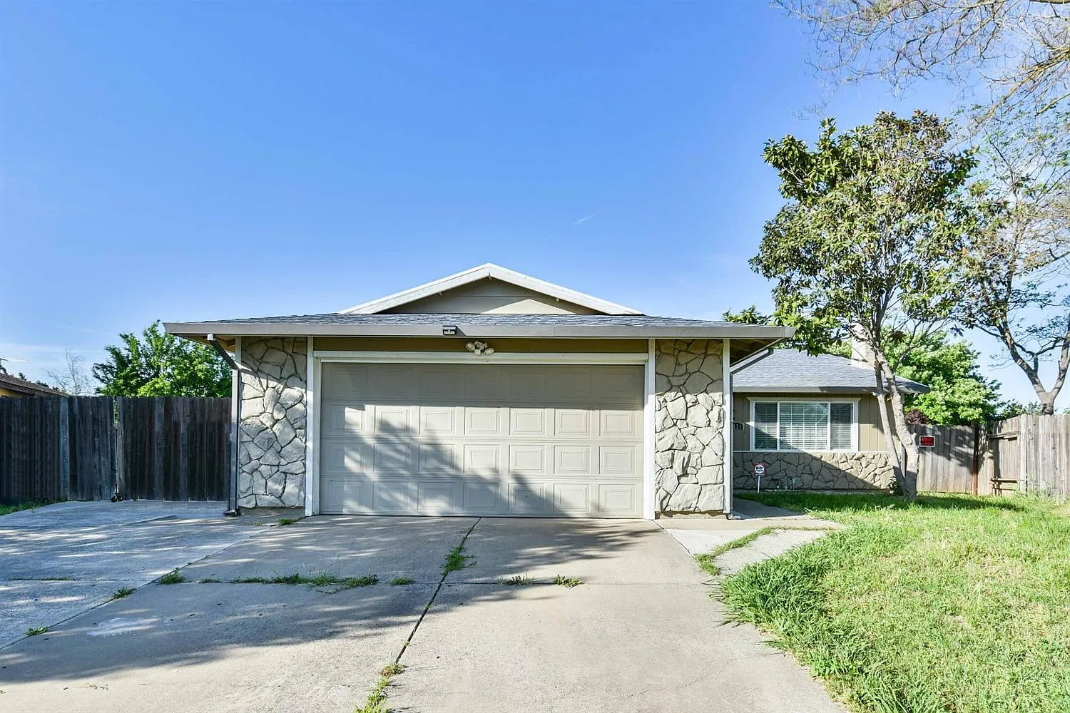 8621 Janon Ct photo 1