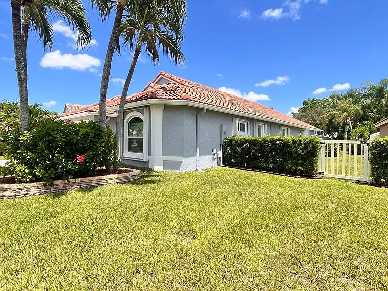 1627 Oak Berry Cir — Photo 34