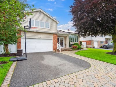 11 Robin Lane, Plainview, NY, 11803