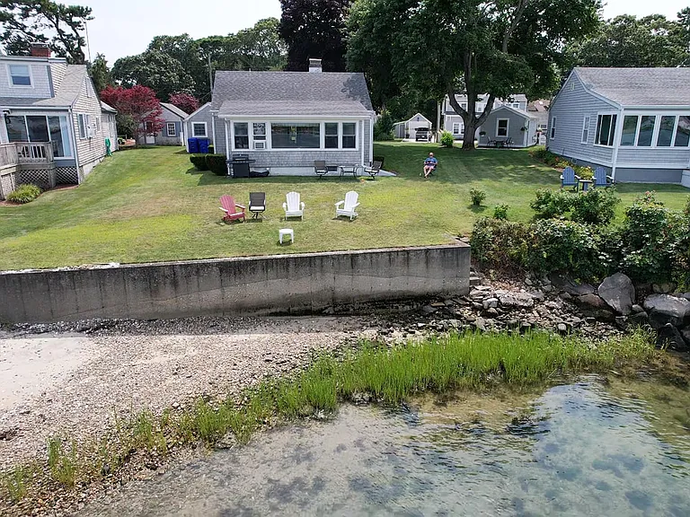 70 Jefferson Rd — Photo 2