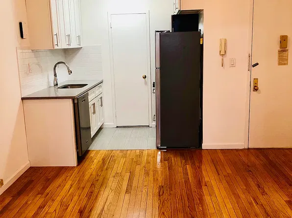 978 2nd Ave #1F, New York, NY 10022