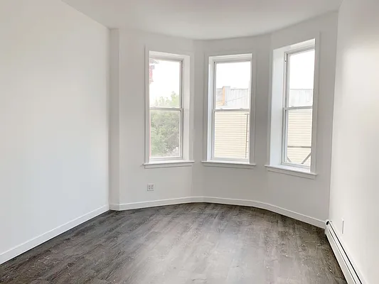 Rented by Compass | media 21
