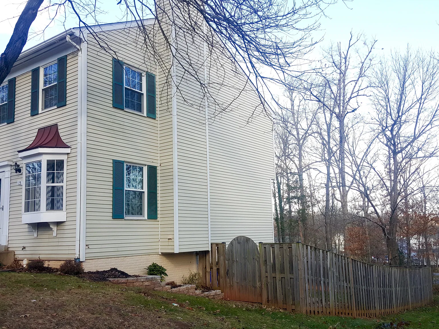 End unit townhome available for rent in sought-after Countryside — Photo 2