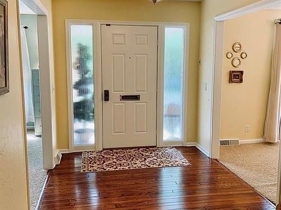 3rd image of 617 Tanglewood Dr