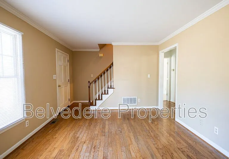 8 Barrett Pl — Photo 9