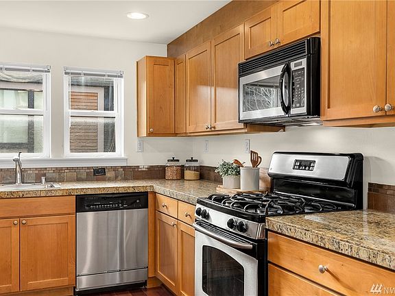 5th image of 1423 NW 65th St Unit C