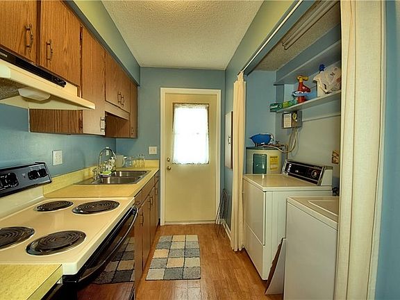 5th image of 615 Solana St