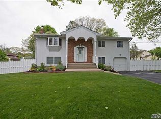 59 Brier St, Central Islip, NY 11722